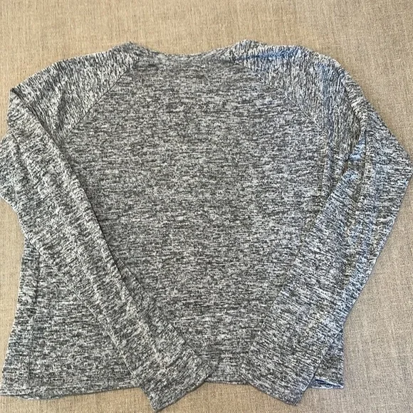 GRAY Hollister Long Sleeved Top - Size Small - Picture 2 of 5